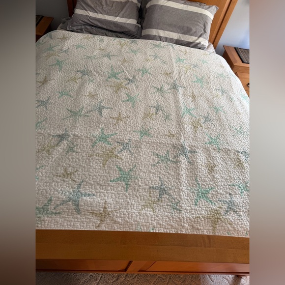 Starfish Quilted Coastal Bedspread White with Aqua & Light Blue Stars 60” x 80” - Picture 5 of 5